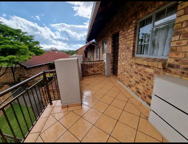 2 BEDROOM TOWNHOUSE FOR SALE IN THERESAPARK